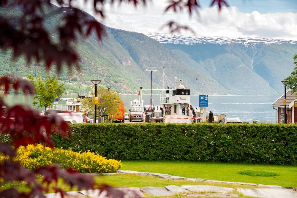 Walaker Hotel Solvorn Kültér fotó